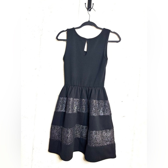 Black Sleeveless Dress With Silver Striped Skirt French Atmosphere Size Medium - Picture 2 of 10